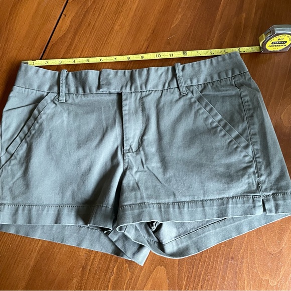 Juicy Couture Women Green Khaki Shorts - Size 10 - Picture 1 of 9